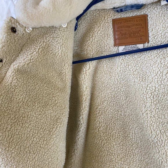 Authentic Levi’s denim bomber jacket! - Picture 4 of 8